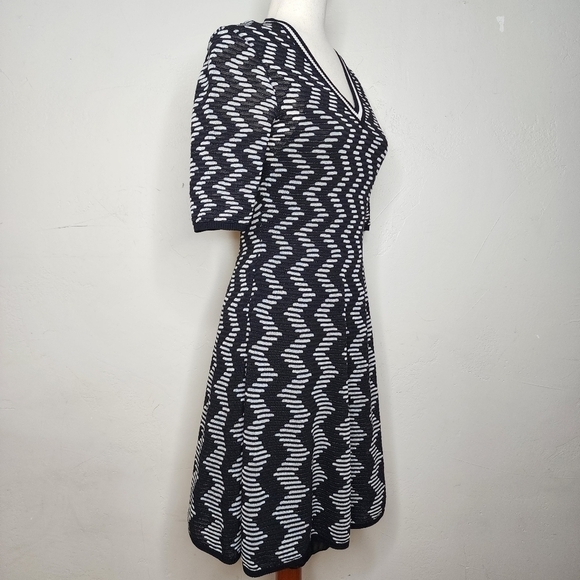 MISSONI Black and White Knit Chevron Print Fit and Flare Dress Size 44 - Picture 3 of 13